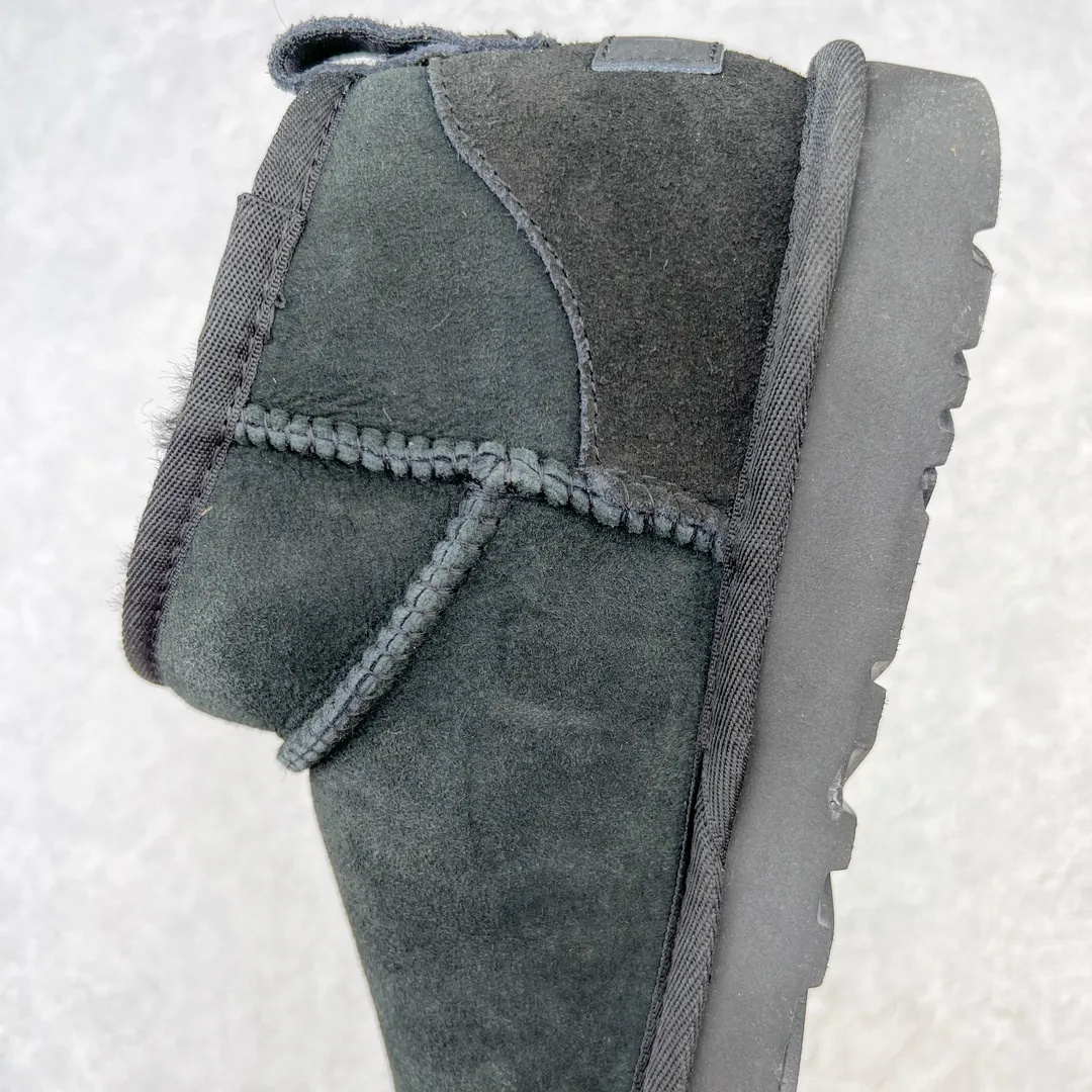 Pick up locally 💰520 UGG Zhou Dongyu's same style 6109 classic autumn and winter sheep fur integrated snow boots. All shoes are made from ZP. Longfeng A-grade Australian imported sheep fur integrated men's and women's boots. Brand OEM production line. Fully follow the ZP process. OEM original pattern maker. Adhering to the principle of no original shoes and no development selection. Pay attention to every detail. The most authentic version on the market TREADLITE "Light Wing" technology outsole Lightweight/durable/flexible/pile type [solemn after-sales commitment] If there are major quality problems such as degumming/broken bottom within one month, we will directly replace it with a new one for you! Size: 35 36 37 38 39 40 41 42 43 44 45 Coding: by2936050